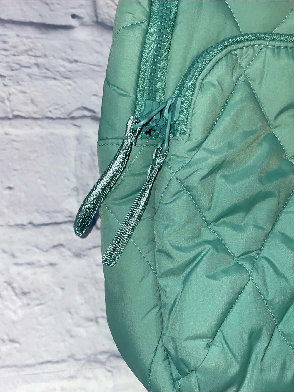 Vera Bradley Esssential Sling Backpack Crossbody Bag Ultralight Beryl Green - Picture 3 of 6